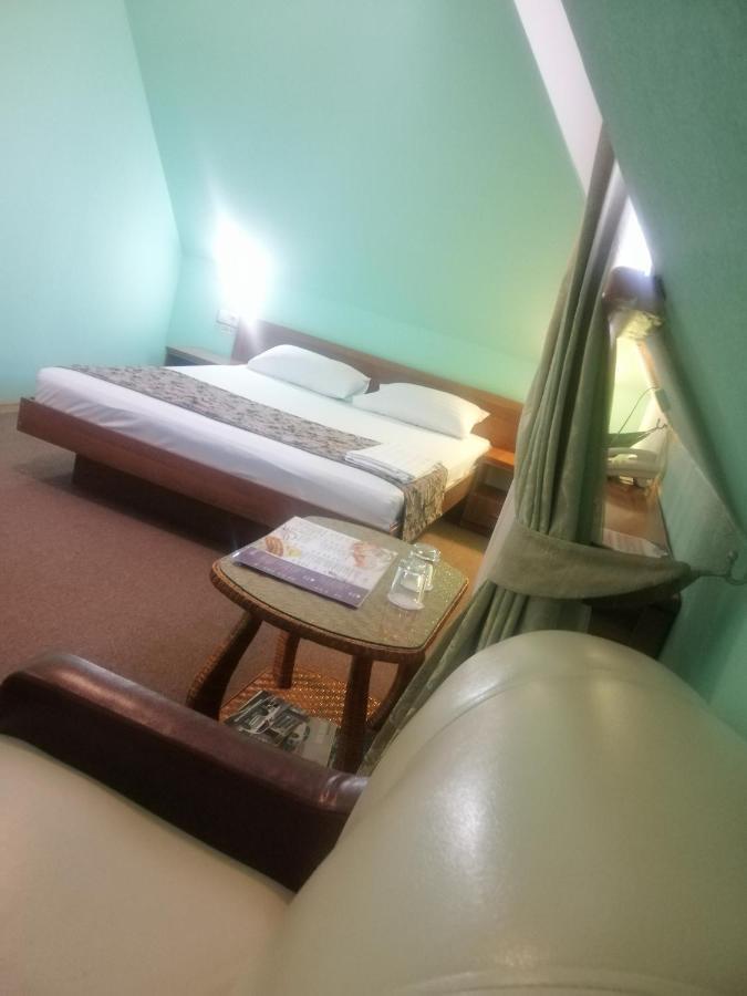 Gostiniy Dvor Non-Stop Hotell Cherson Exteriör bild