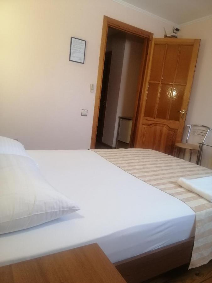 Gostiniy Dvor Non-Stop Hotell Cherson Exteriör bild