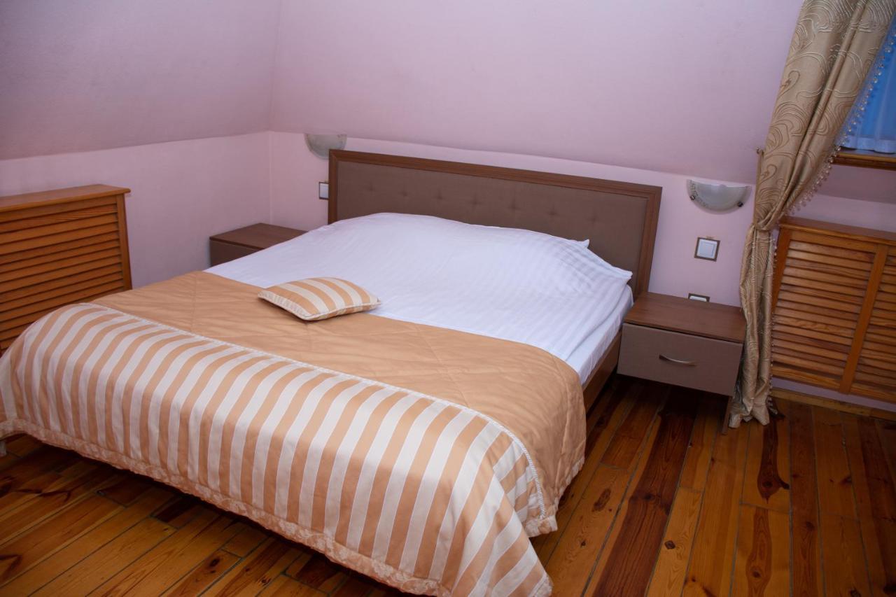 Gostiniy Dvor Non-Stop Hotell Cherson Exteriör bild