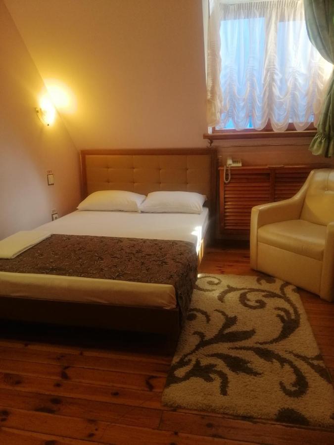 Gostiniy Dvor Non-Stop Hotell Cherson Exteriör bild